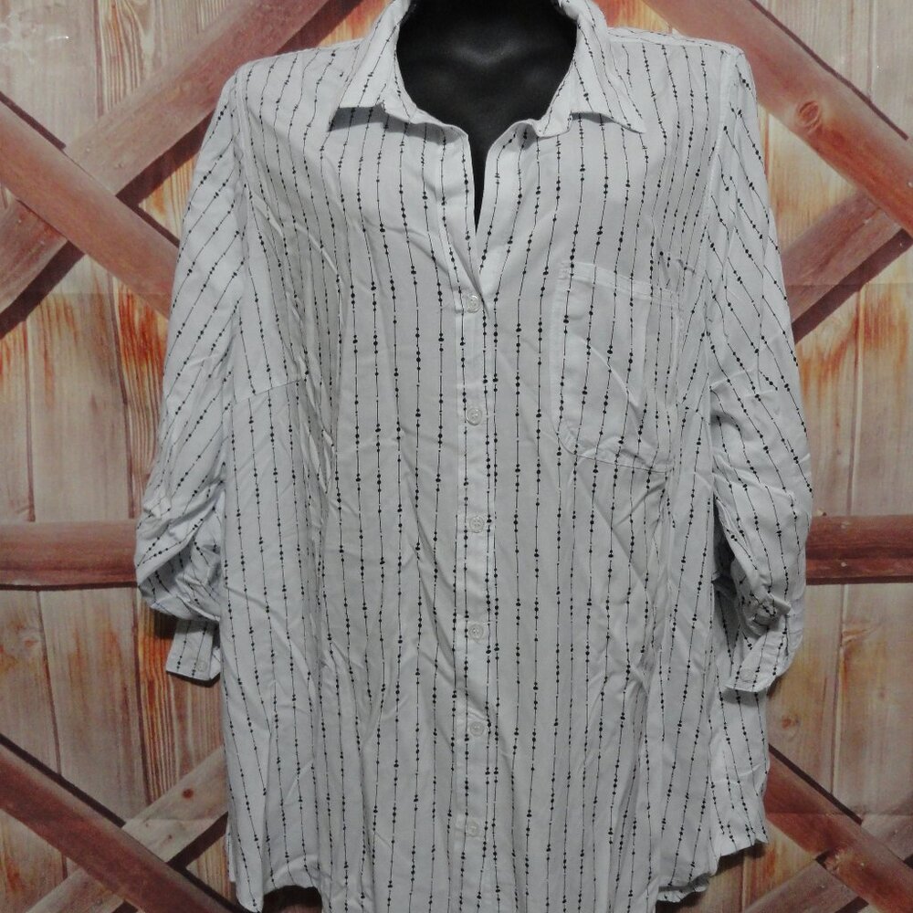 Velvet Heart poka dot NWT button up blouse 2Xl. long sleeve